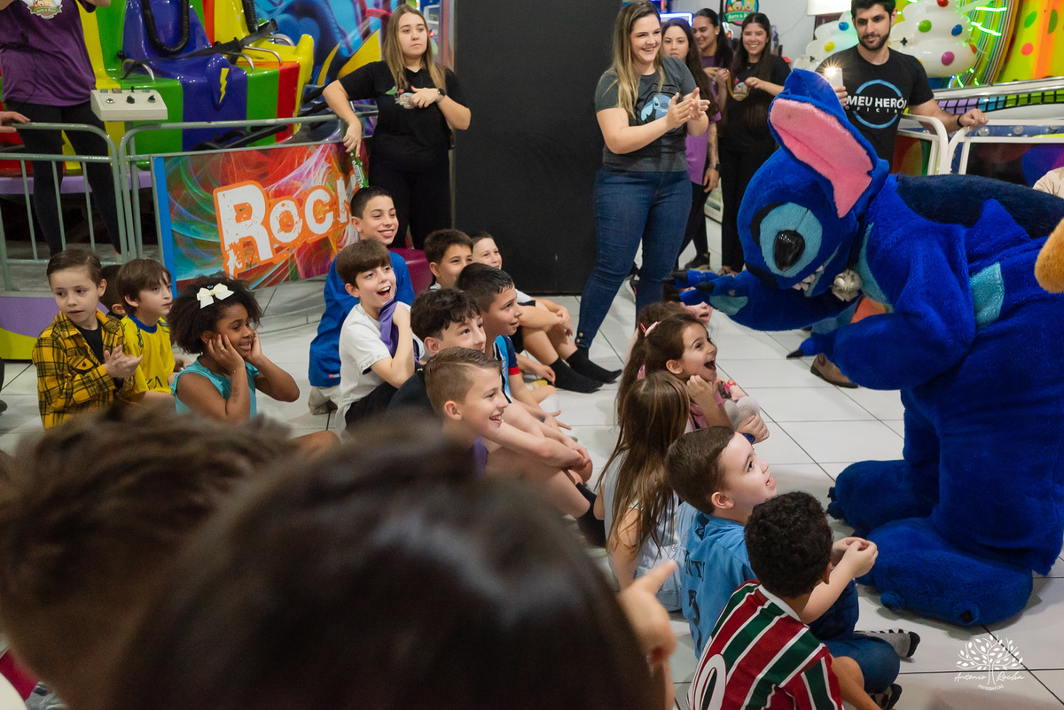 fotografia infantil - festa dupla - aniversário infantil - fotógrafo em Pelotas - Antonio Rocha Fotografias - ensaio infantil - festa temática - Stitch - futebol - Meu Herói - Leão - Angel - Grêmio - Quadra de Futebol - Pintura Facial - Arte Riso - irmãos