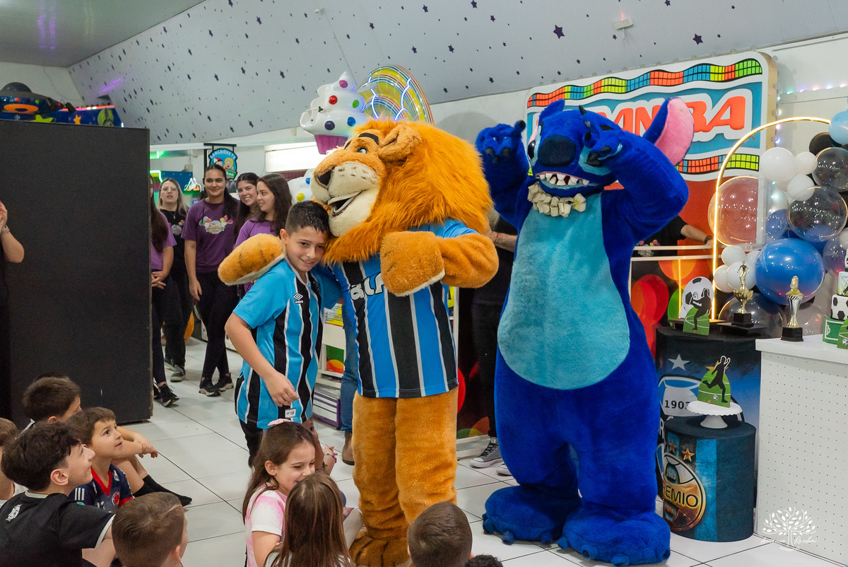 fotografia infantil - festa dupla - aniversário infantil - fotógrafo em Pelotas - Antonio Rocha Fotografias - ensaio infantil - festa temática - Stitch - futebol - Meu Herói - Leão - Angel - Grêmio - Quadra de Futebol - Pintura Facial - Arte Riso - irmãos