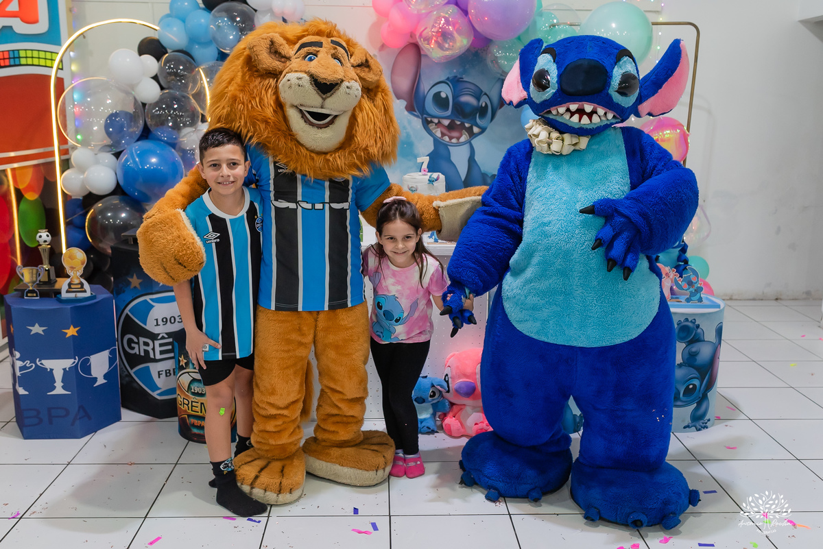 fotografia infantil - festa dupla - aniversário infantil - fotógrafo em Pelotas - Antonio Rocha Fotografias - ensaio infantil - festa temática - Stitch - futebol - Meu Herói - Leão - Angel - Grêmio - Quadra de Futebol - Pintura Facial - Arte Riso - irmãos