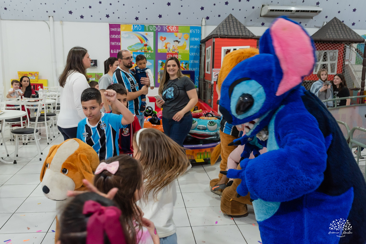 fotografia infantil - festa dupla - aniversário infantil - fotógrafo em Pelotas - Antonio Rocha Fotografias - ensaio infantil - festa temática - Stitch - futebol - Meu Herói - Leão - Angel - Grêmio - Quadra de Futebol - Pintura Facial - Arte Riso - irmãos