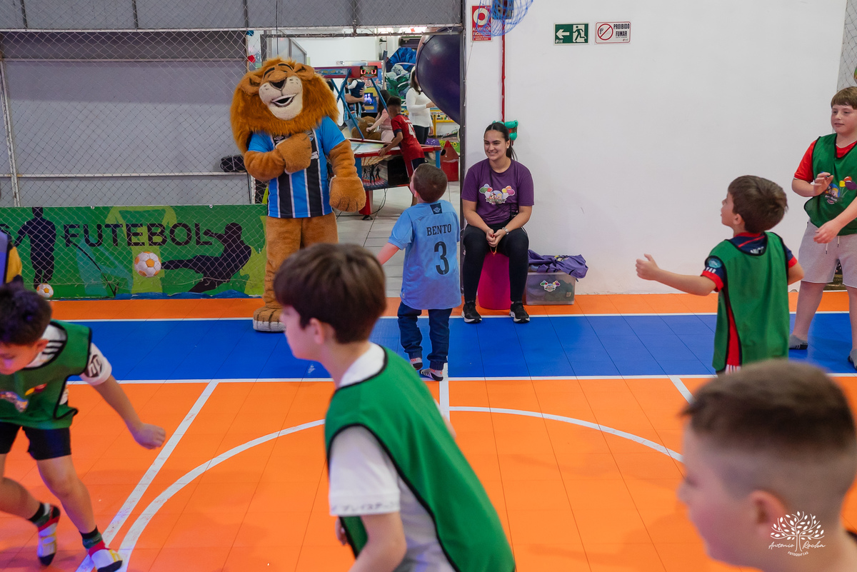 fotografia infantil - festa dupla - aniversário infantil - fotógrafo em Pelotas - Antonio Rocha Fotografias - ensaio infantil - festa temática - Stitch - futebol - Meu Herói - Leão - Angel - Grêmio - Quadra de Futebol - Pintura Facial - Arte Riso - irmãos