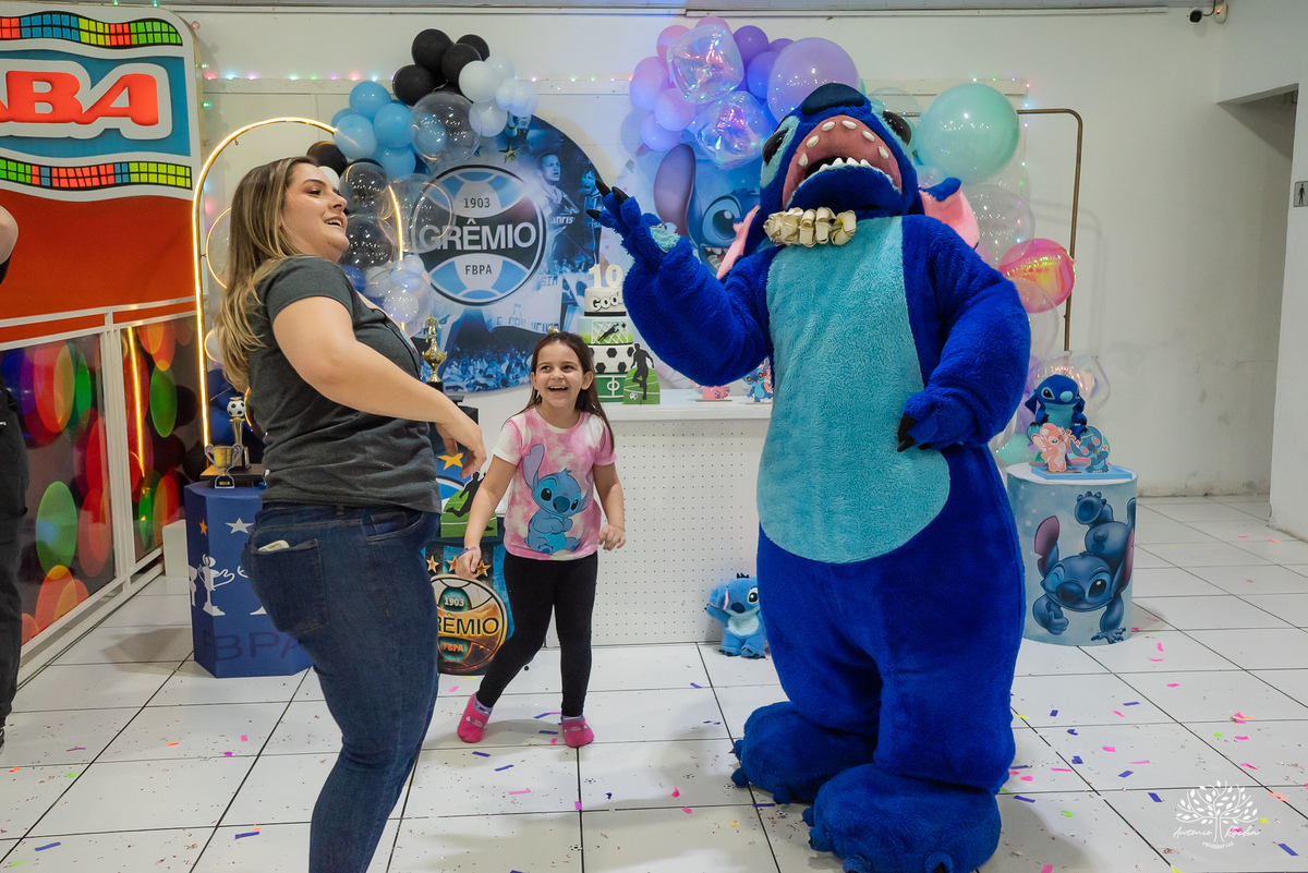 fotografia infantil - festa dupla - aniversário infantil - fotógrafo em Pelotas - Antonio Rocha Fotografias - ensaio infantil - festa temática - Stitch - futebol - Meu Herói - Leão - Angel - Grêmio - Quadra de Futebol - Pintura Facial - Arte Riso - irmãos