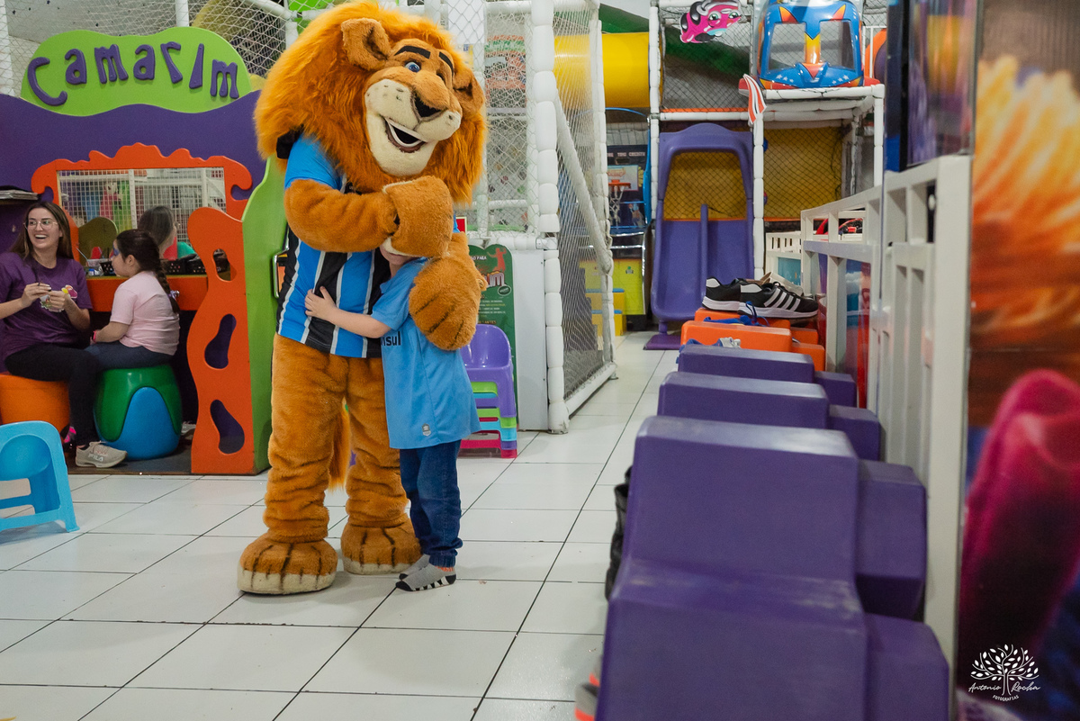 fotografia infantil - festa dupla - aniversário infantil - fotógrafo em Pelotas - Antonio Rocha Fotografias - ensaio infantil - festa temática - Stitch - futebol - Meu Herói - Leão - Angel - Grêmio - Quadra de Futebol - Pintura Facial - Arte Riso - irmãos