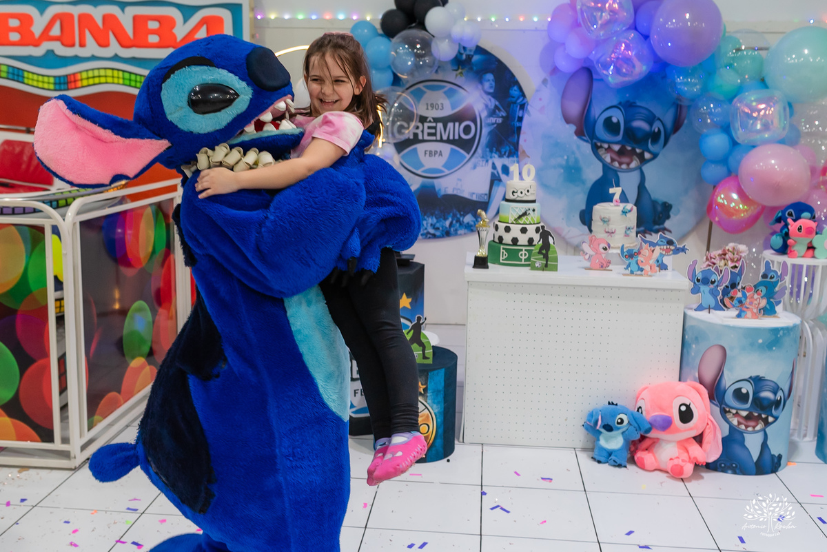 fotografia infantil - festa dupla - aniversário infantil - fotógrafo em Pelotas - Antonio Rocha Fotografias - ensaio infantil - festa temática - Stitch - futebol - Meu Herói - Leão - Angel - Grêmio - Quadra de Futebol - Pintura Facial - Arte Riso - irmãos