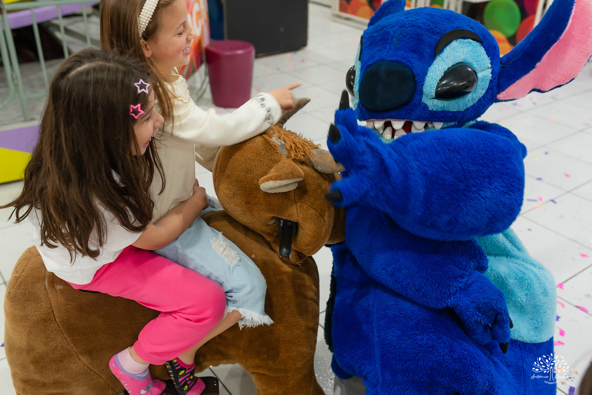 fotografia infantil - festa dupla - aniversário infantil - fotógrafo em Pelotas - Antonio Rocha Fotografias - ensaio infantil - festa temática - Stitch - futebol - Meu Herói - Leão - Angel - Grêmio - Quadra de Futebol - Pintura Facial - Arte Riso - irmãos