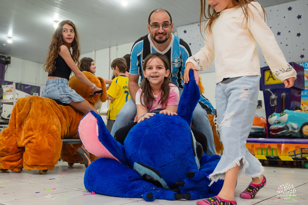 fotografia infantil - festa dupla - aniversário infantil - fotógrafo em Pelotas - Antonio Rocha Fotografias - ensaio infantil - festa temática - Stitch - futebol - Meu Herói - Leão - Angel - Grêmio - Quadra de Futebol - Pintura Facial - Arte Riso - irmãos