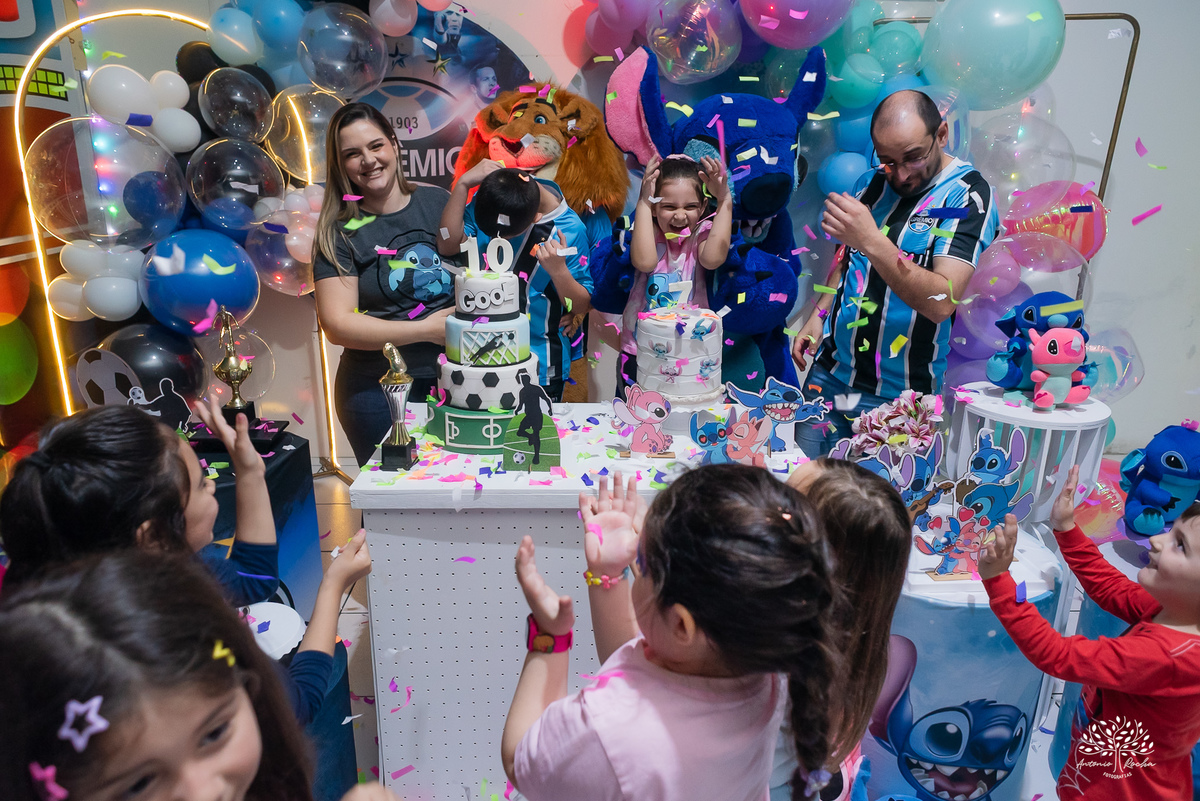 fotografia infantil - festa dupla - aniversário infantil - fotógrafo em Pelotas - Antonio Rocha Fotografias - ensaio infantil - festa temática - Stitch - futebol - Meu Herói - Leão - Angel - Grêmio - Quadra de Futebol - Pintura Facial - Arte Riso - irmãos