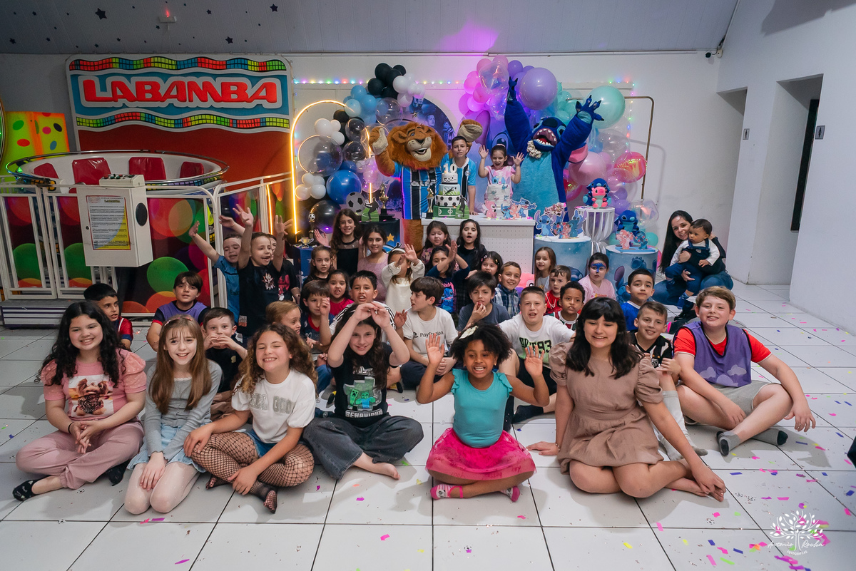 fotografia infantil - festa dupla - aniversário infantil - fotógrafo em Pelotas - Antonio Rocha Fotografias - ensaio infantil - festa temática - Stitch - futebol - Meu Herói - Leão - Angel - Grêmio - Quadra de Futebol - Pintura Facial - Arte Riso - irmãos