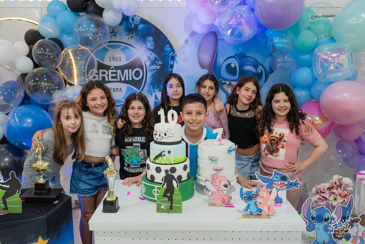 fotografia infantil - festa dupla - aniversário infantil - fotógrafo em Pelotas - Antonio Rocha Fotografias - ensaio infantil - festa temática - Stitch - futebol - Meu Herói - Leão - Angel - Grêmio - Quadra de Futebol - Pintura Facial - Arte Riso - irmãos