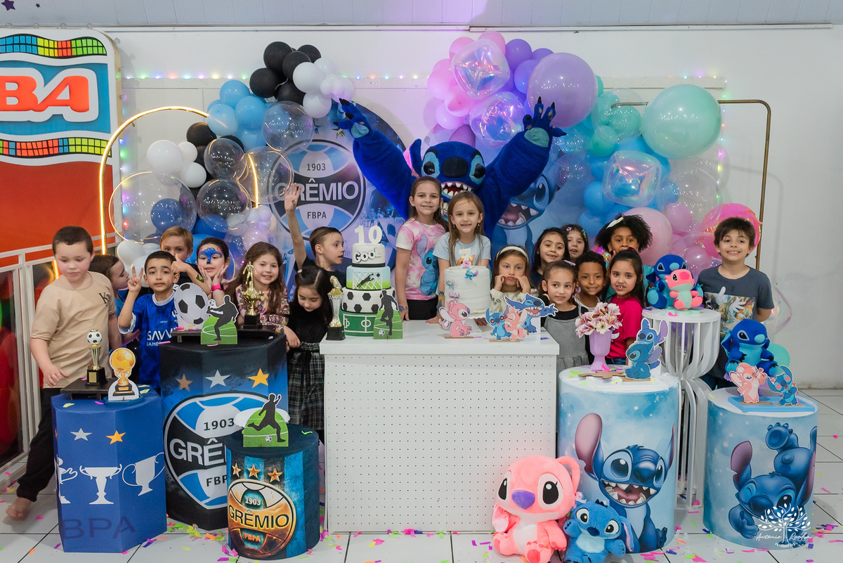 fotografia infantil - festa dupla - aniversário infantil - fotógrafo em Pelotas - Antonio Rocha Fotografias - ensaio infantil - festa temática - Stitch - futebol - Meu Herói - Leão - Angel - Grêmio - Quadra de Futebol - Pintura Facial - Arte Riso - irmãos