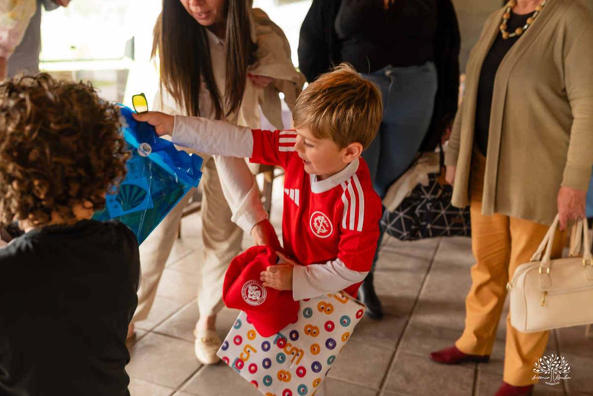 aniversário-infantil - irmãos - festa-dupla - fotografia-infantil - Pelotas - Clube-Dunas - Stitch - espontaneidade - Antonio-Rocha-Fotografias -Animadores - Recreação Pés Descalço - Música ao vivo - Cama Elástica - Balão Surpresa - Personalizados - Bolo