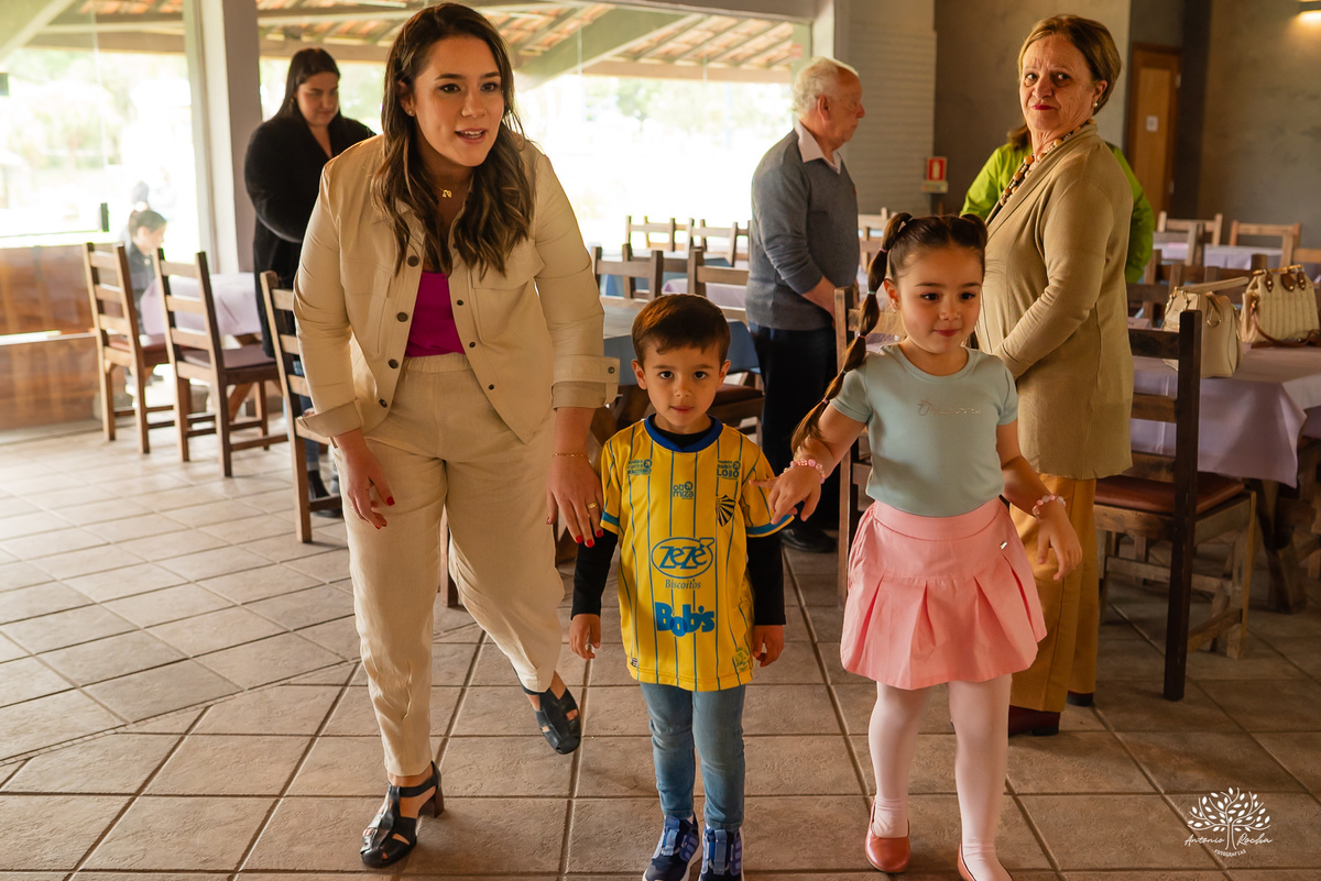 aniversário-infantil - irmãos - festa-dupla - fotografia-infantil - Pelotas - Clube-Dunas - Stitch - espontaneidade - Antonio-Rocha-Fotografias -Animadores - Recreação Pés Descalço - Música ao vivo - Cama Elástica - Balão Surpresa - Personalizados - Bolo
