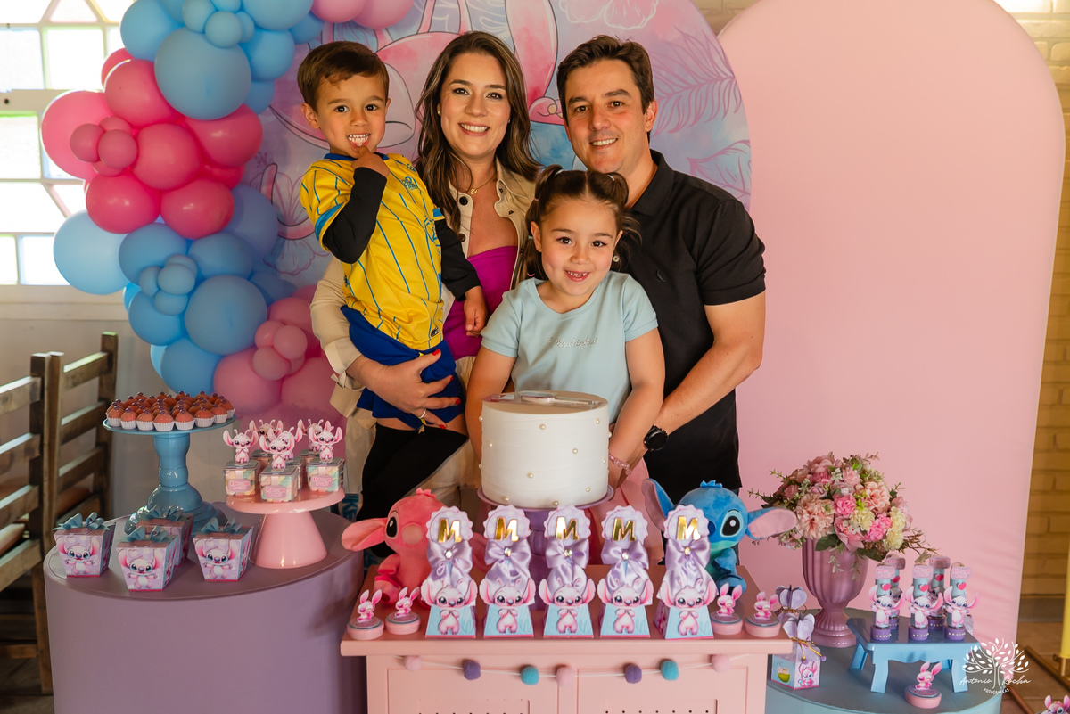 aniversário-infantil - irmãos - festa-dupla - fotografia-infantil - Pelotas - Clube-Dunas - Stitch - espontaneidade - Antonio-Rocha-Fotografias -Animadores - Recreação Pés Descalço - Música ao vivo - Cama Elástica - Balão Surpresa - Personalizados - Bolo