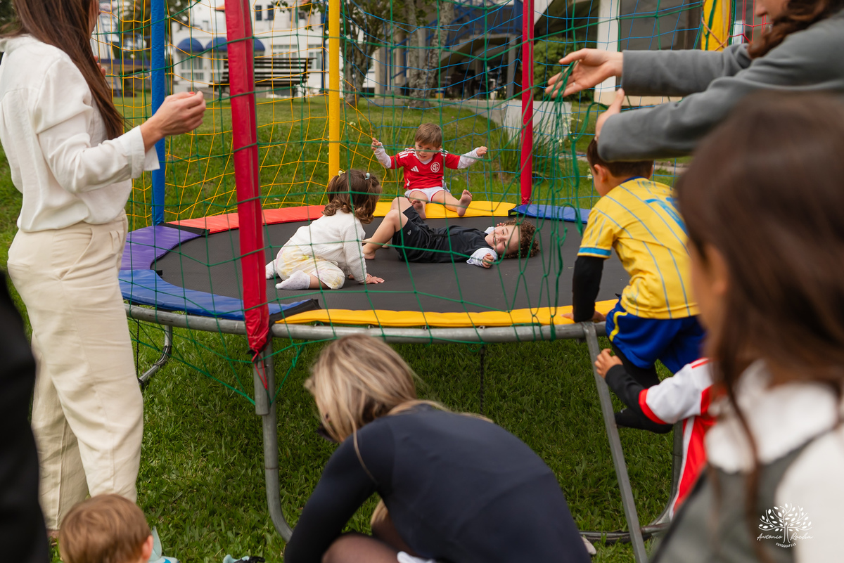 aniversário-infantil - irmãos - festa-dupla - fotografia-infantil - Pelotas - Clube-Dunas - Stitch - espontaneidade - Antonio-Rocha-Fotografias -Animadores - Recreação Pés Descalço - Música ao vivo - Cama Elástica - Balão Surpresa - Personalizados - Bolo