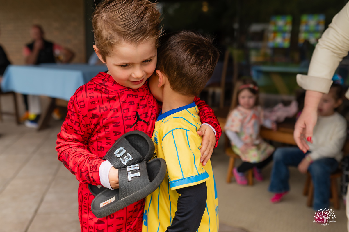 aniversário-infantil - irmãos - festa-dupla - fotografia-infantil - Pelotas - Clube-Dunas - Stitch - espontaneidade - Antonio-Rocha-Fotografias -Animadores - Recreação Pés Descalço - Música ao vivo - Cama Elástica - Balão Surpresa - Personalizados - Bolo
