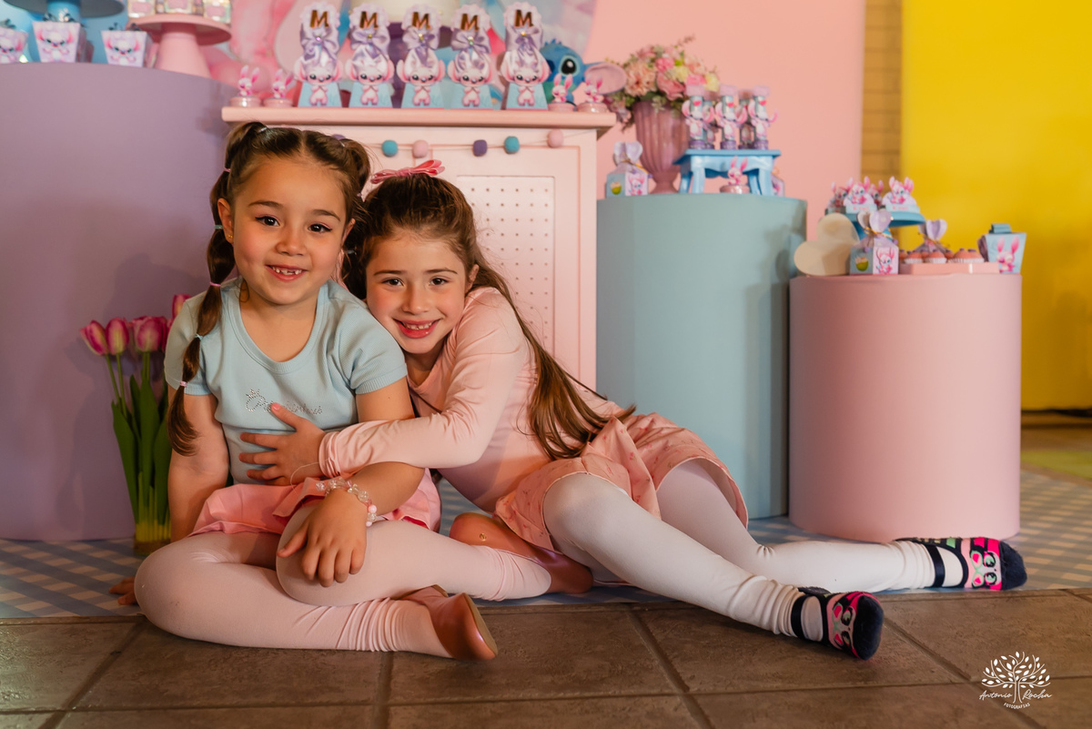 aniversário-infantil - irmãos - festa-dupla - fotografia-infantil - Pelotas - Clube-Dunas - Stitch - espontaneidade - Antonio-Rocha-Fotografias -Animadores - Recreação Pés Descalço - Música ao vivo - Cama Elástica - Balão Surpresa - Personalizados - Bolo