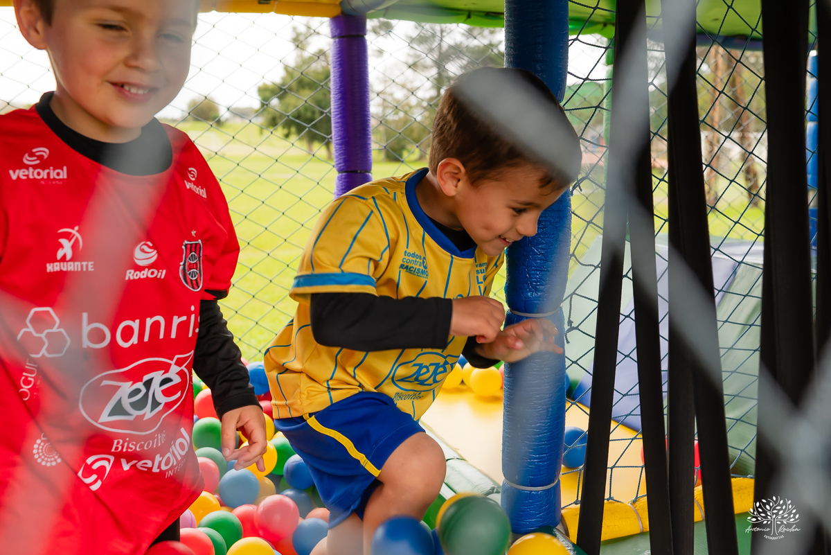 aniversário-infantil - irmãos - festa-dupla - fotografia-infantil - Pelotas - Clube-Dunas - Stitch - espontaneidade - Antonio-Rocha-Fotografias -Animadores - Recreação Pés Descalço - Música ao vivo - Cama Elástica - Balão Surpresa - Personalizados - Bolo