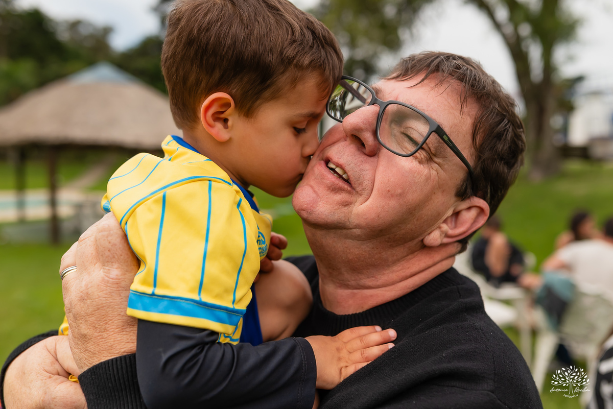 aniversário-infantil - irmãos - festa-dupla - fotografia-infantil - Pelotas - Clube-Dunas - Stitch - espontaneidade - Antonio-Rocha-Fotografias -Animadores - Recreação Pés Descalço - Música ao vivo - Cama Elástica - Balão Surpresa - Personalizados - Bolo