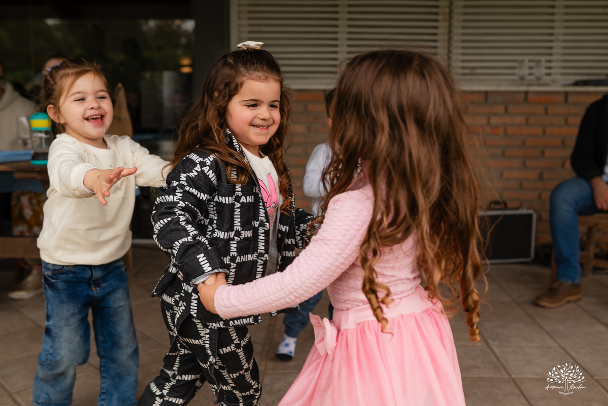 aniversário-infantil - irmãos - festa-dupla - fotografia-infantil - Pelotas - Clube-Dunas - Stitch - espontaneidade - Antonio-Rocha-Fotografias -Animadores - Recreação Pés Descalço - Música ao vivo - Cama Elástica - Balão Surpresa - Personalizados - Bolo