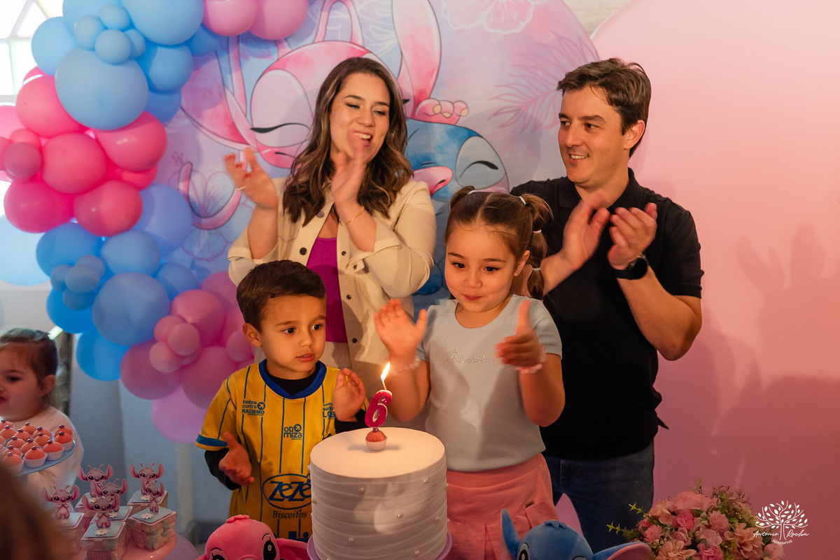aniversário-infantil - irmãos - festa-dupla - fotografia-infantil - Pelotas - Clube-Dunas - Stitch - espontaneidade - Antonio-Rocha-Fotografias -Animadores - Recreação Pés Descalço - Música ao vivo - Cama Elástica - Balão Surpresa - Personalizados - Bolo