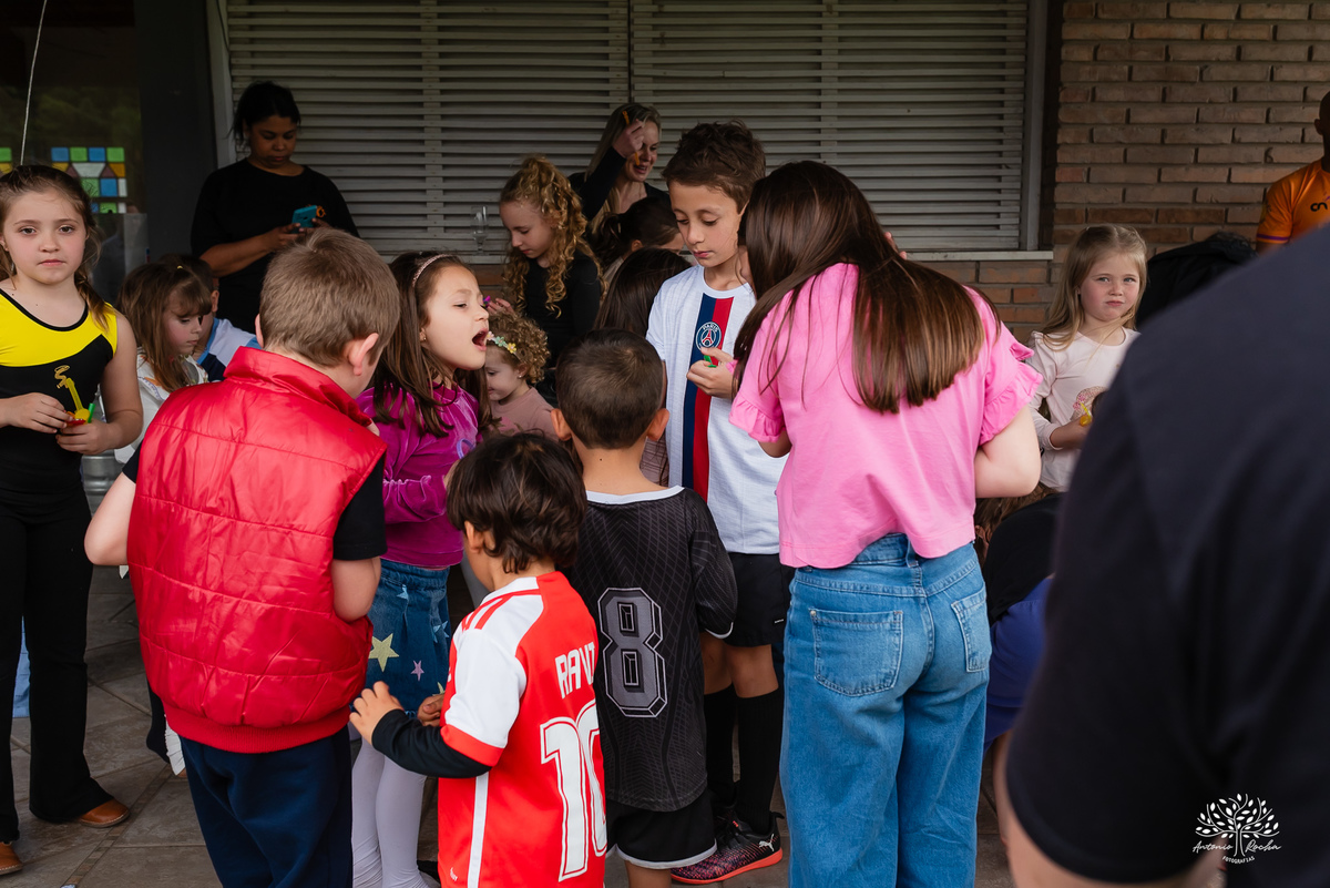 aniversário-infantil - irmãos - festa-dupla - fotografia-infantil - Pelotas - Clube-Dunas - Stitch - espontaneidade - Antonio-Rocha-Fotografias -Animadores - Recreação Pés Descalço - Música ao vivo - Cama Elástica - Balão Surpresa - Personalizados - Bolo