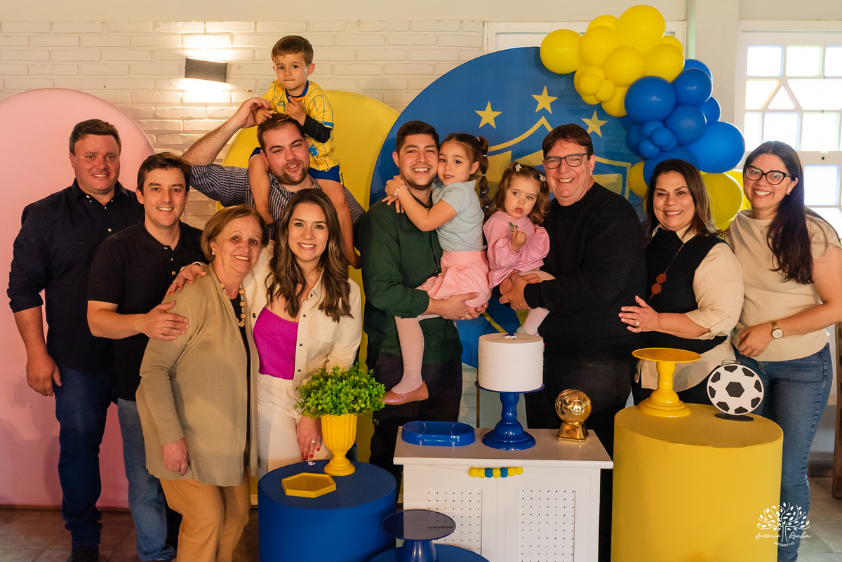 aniversário-infantil - irmãos - festa-dupla - fotografia-infantil - Pelotas - Clube-Dunas - Stitch - espontaneidade - Antonio-Rocha-Fotografias -Animadores - Recreação Pés Descalço - Música ao vivo - Cama Elástica - Balão Surpresa - Personalizados - Bolo