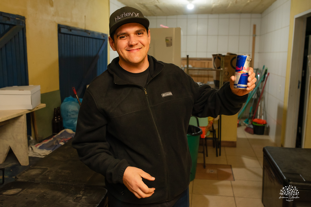 40 anos - festa retrô - discoteca anos 80 - fotografia de eventos e aniversários - fotógrafo em Pelotas - festa temática - pista de dança - luzes coloridas - bola espelhada - música clássica - nostalgia - registros fotográficos - Antonio Rocha Fotografias