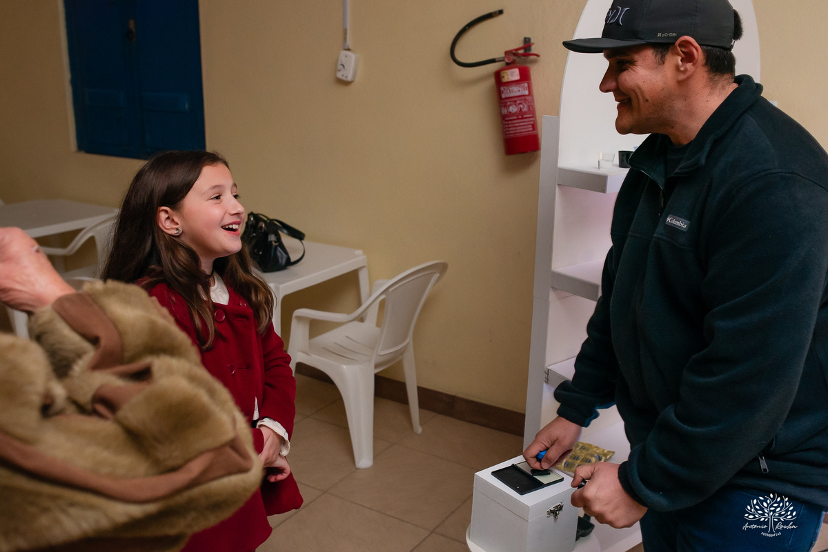 40 anos - festa retrô - discoteca anos 80 - fotografia de eventos e aniversários - fotógrafo em Pelotas - festa temática - pista de dança - luzes coloridas - bola espelhada - música clássica - nostalgia - registros fotográficos - Antonio Rocha Fotografias