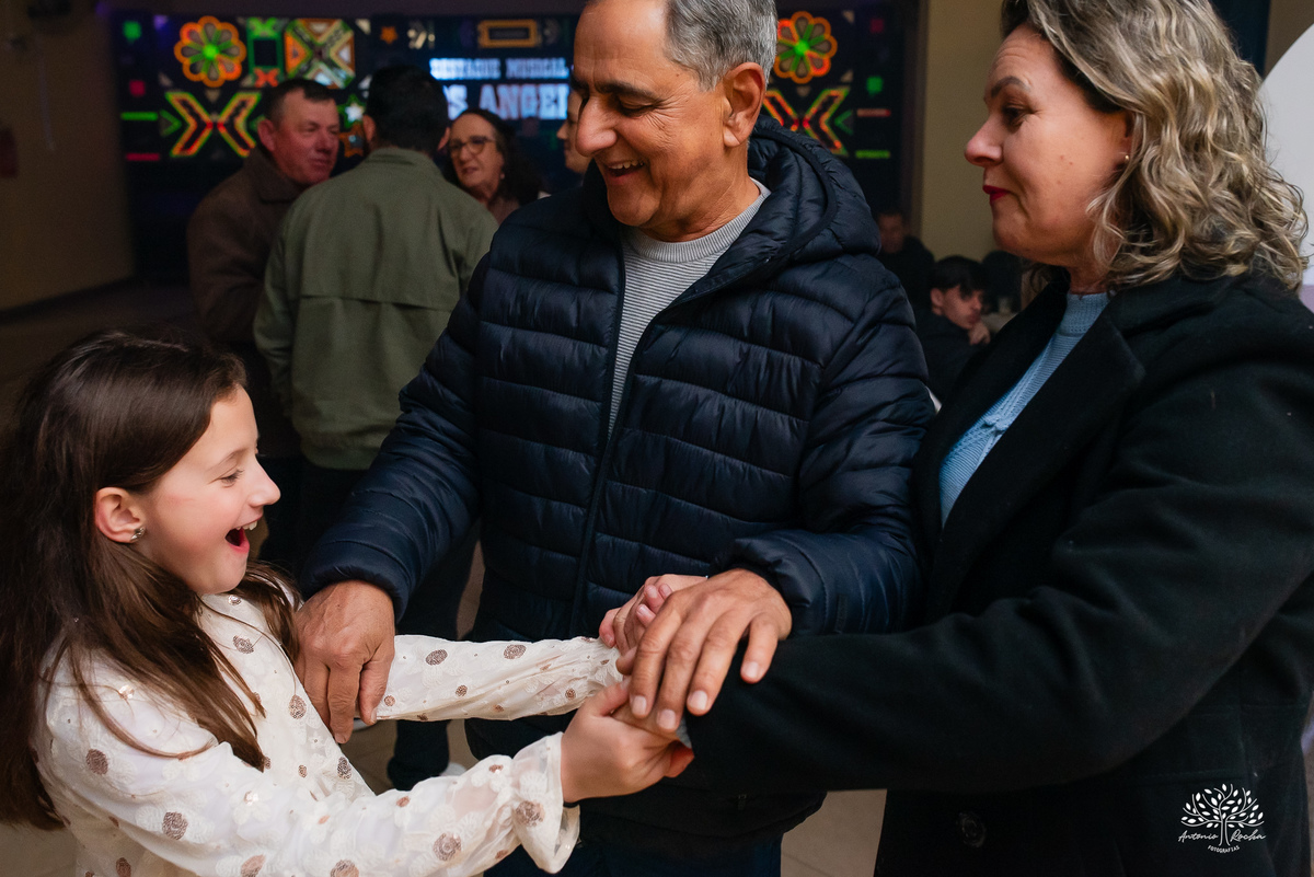 40 anos - festa retrô - discoteca anos 80 - fotografia de eventos e aniversários - fotógrafo em Pelotas - festa temática - pista de dança - luzes coloridas - bola espelhada - música clássica - nostalgia - registros fotográficos - Antonio Rocha Fotografias
