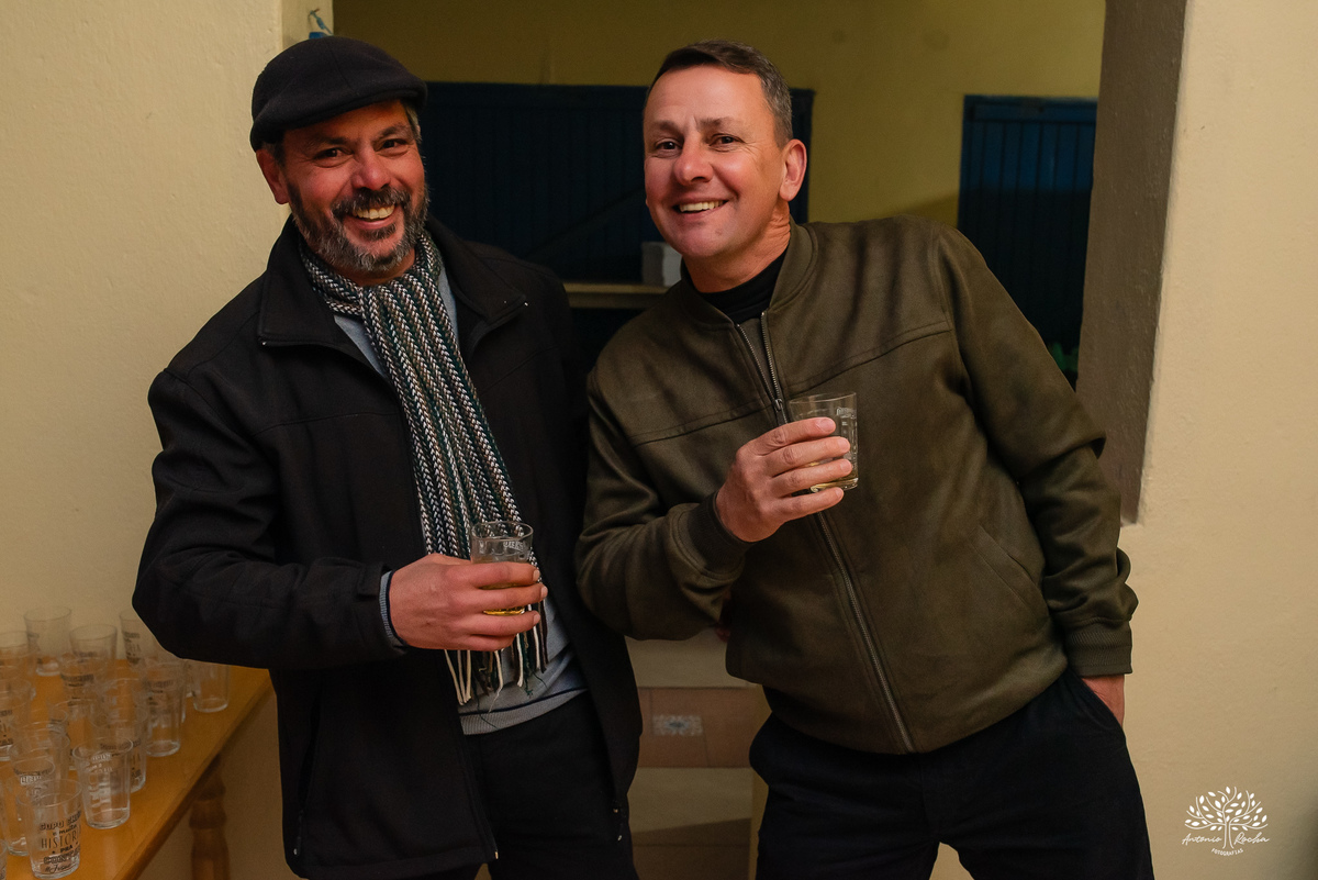 40 anos - festa retrô - discoteca anos 80 - fotografia de eventos e aniversários - fotógrafo em Pelotas - festa temática - pista de dança - luzes coloridas - bola espelhada - música clássica - nostalgia - registros fotográficos - Antonio Rocha Fotografias