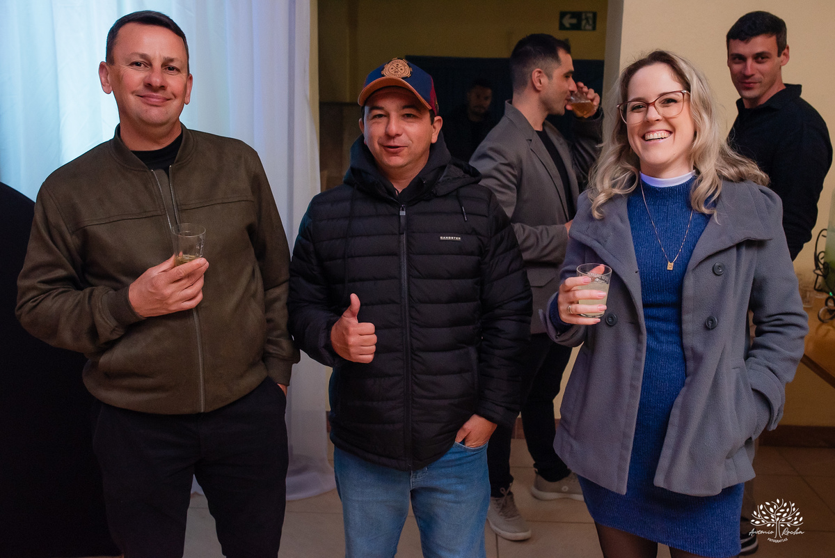 40 anos - festa retrô - discoteca anos 80 - fotografia de eventos e aniversários - fotógrafo em Pelotas - festa temática - pista de dança - luzes coloridas - bola espelhada - música clássica - nostalgia - registros fotográficos - Antonio Rocha Fotografias