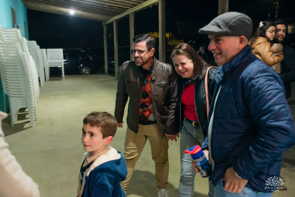 40 anos - festa retrô - discoteca anos 80 - fotografia de eventos e aniversários - fotógrafo em Pelotas - festa temática - pista de dança - luzes coloridas - bola espelhada - música clássica - nostalgia - registros fotográficos - Antonio Rocha Fotografias