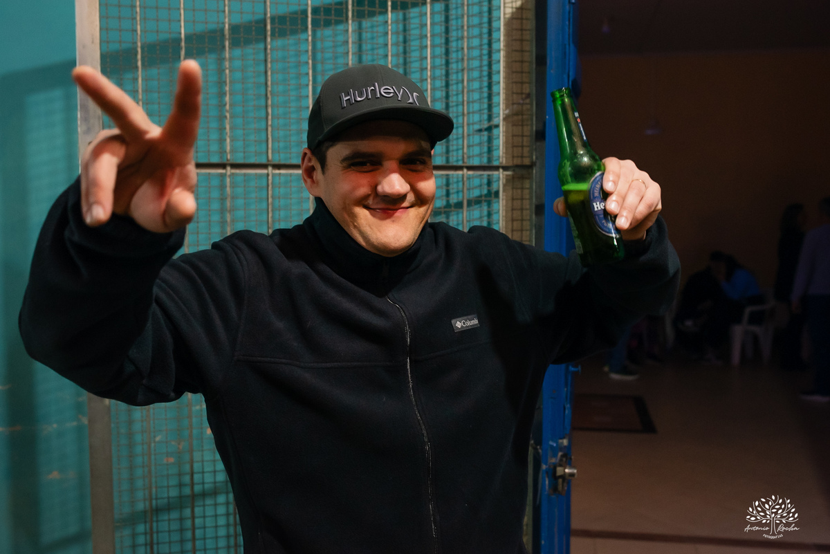 40 anos - festa retrô - discoteca anos 80 - fotografia de eventos e aniversários - fotógrafo em Pelotas - festa temática - pista de dança - luzes coloridas - bola espelhada - música clássica - nostalgia - registros fotográficos - Antonio Rocha Fotografias