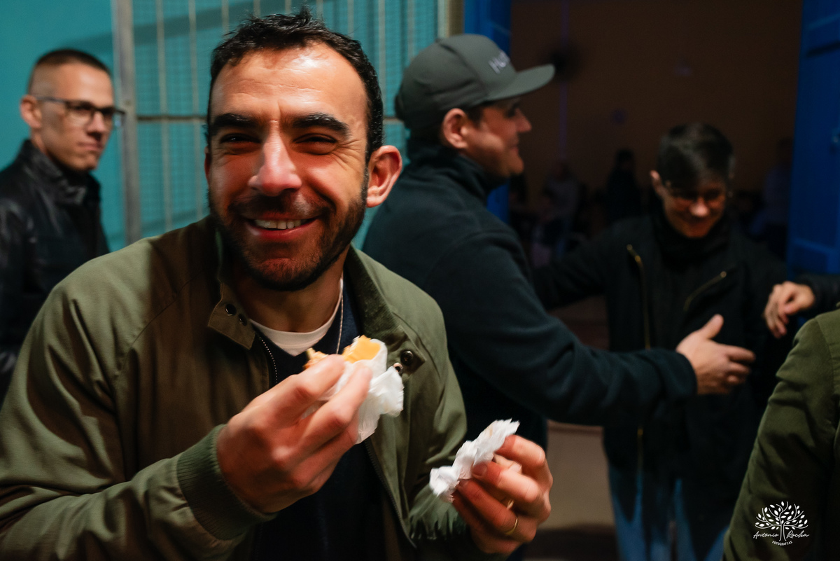 40 anos - festa retrô - discoteca anos 80 - fotografia de eventos e aniversários - fotógrafo em Pelotas - festa temática - pista de dança - luzes coloridas - bola espelhada - música clássica - nostalgia - registros fotográficos - Antonio Rocha Fotografias