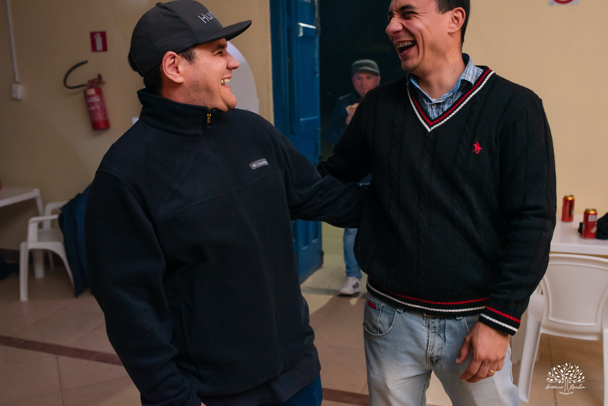 40 anos - festa retrô - discoteca anos 80 - fotografia de eventos e aniversários - fotógrafo em Pelotas - festa temática - pista de dança - luzes coloridas - bola espelhada - música clássica - nostalgia - registros fotográficos - Antonio Rocha Fotografias