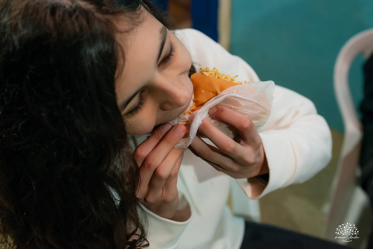 40 anos - festa retrô - discoteca anos 80 - fotografia de eventos e aniversários - fotógrafo em Pelotas - festa temática - pista de dança - luzes coloridas - bola espelhada - música clássica - nostalgia - registros fotográficos - Antonio Rocha Fotografias