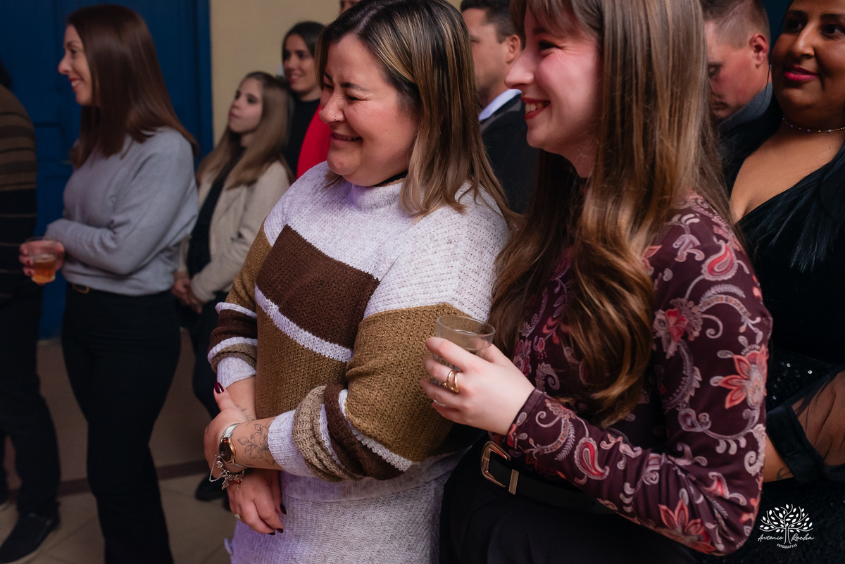 40 anos - festa retrô - discoteca anos 80 - fotografia de eventos e aniversários - fotógrafo em Pelotas - festa temática - pista de dança - luzes coloridas - bola espelhada - música clássica - nostalgia - registros fotográficos - Antonio Rocha Fotografias