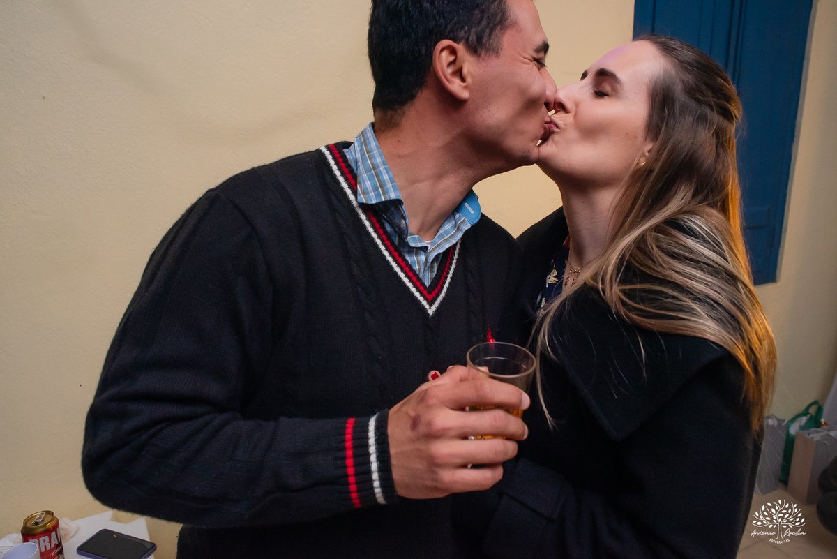 40 anos - festa retrô - discoteca anos 80 - fotografia de eventos e aniversários - fotógrafo em Pelotas - festa temática - pista de dança - luzes coloridas - bola espelhada - música clássica - nostalgia - registros fotográficos - Antonio Rocha Fotografias