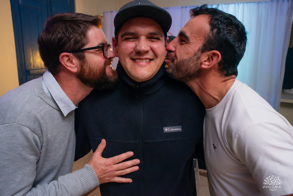 40 anos - festa retrô - discoteca anos 80 - fotografia de eventos e aniversários - fotógrafo em Pelotas - festa temática - pista de dança - luzes coloridas - bola espelhada - música clássica - nostalgia - registros fotográficos - Antonio Rocha Fotografias