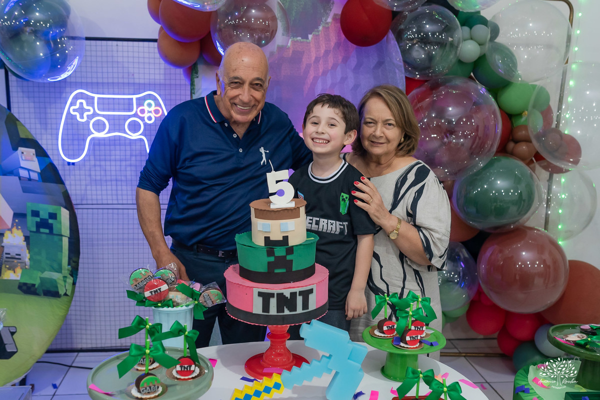 fotografia infantil - aniversário infantil - fotógrafo de crianças - Antonio Rocha Fotografias - fotografia espontânea - fotografia de família - ensaio infantil - festa de aniversário - fotógrafo barbudo - fotografia afetiva - Pelotas - roblox - game tnt