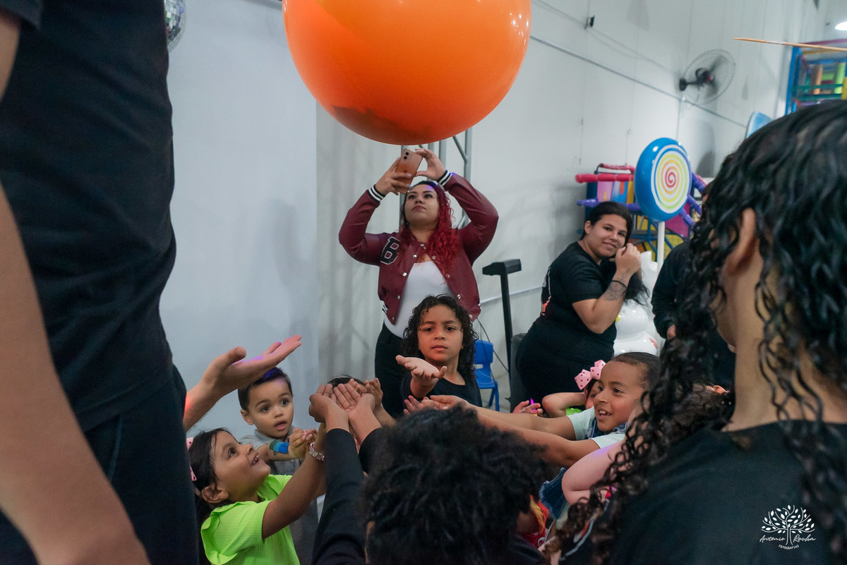 Heitor - aniversário infantil - fotografia de festa - fotógrafo de crianças - Antonio Rocha Fotografias - fotografia de família - infância  - playground - bolinhas de sabão - parabéns animado - balão surpresa - fotografia de aniversário - Pelotas-labamba