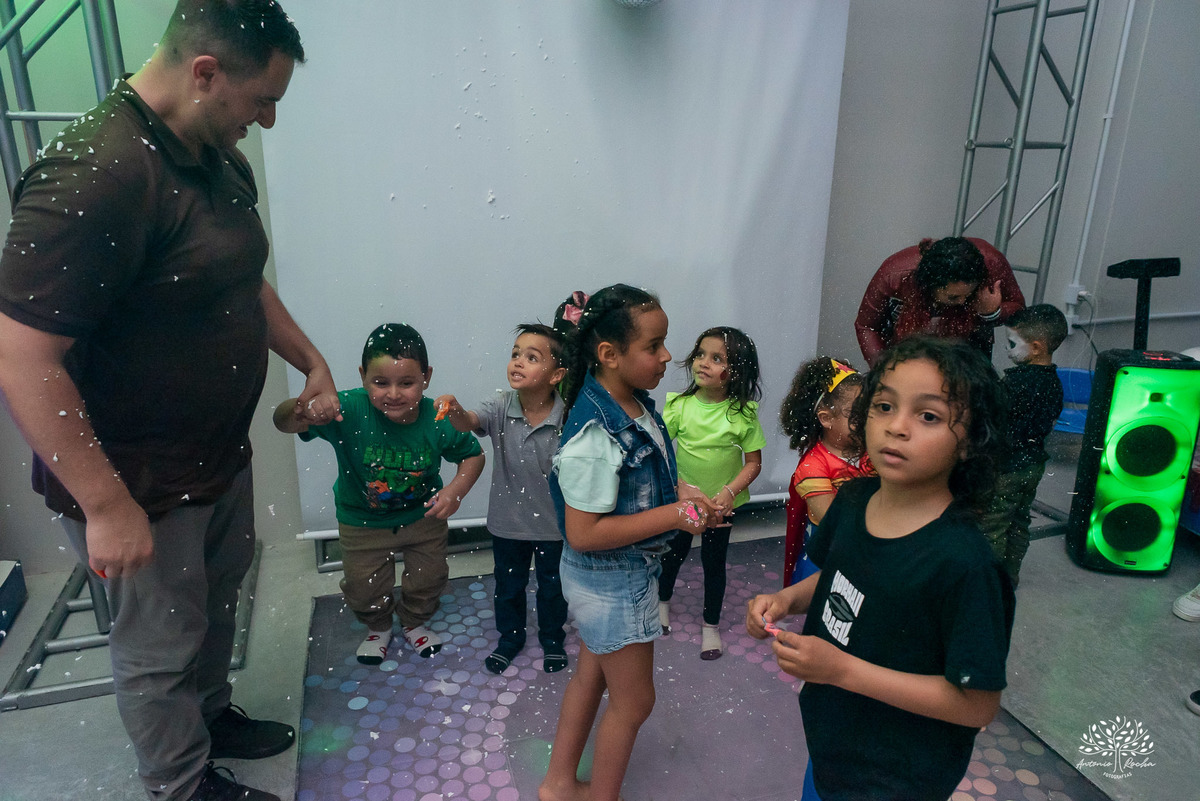 Heitor - aniversário infantil - fotografia de festa - fotógrafo de crianças - Antonio Rocha Fotografias - fotografia de família - infância  - playground - bolinhas de sabão - parabéns animado - balão surpresa - fotografia de aniversário - Pelotas-labamba