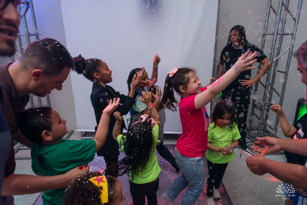 Heitor - aniversário infantil - fotografia de festa - fotógrafo de crianças - Antonio Rocha Fotografias - fotografia de família - infância  - playground - bolinhas de sabão - parabéns animado - balão surpresa - fotografia de aniversário - Pelotas-labamba