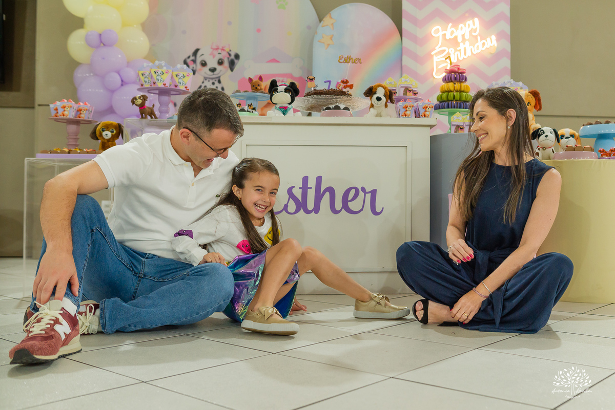 aniversário infantil - fotografia infantil - fotógrafa infantil - festa de aniversário - fotógrafa de família - história em família - infância - festa da Teté - bolo de aniversário - fotógrafo em Pelotas - Antonio Rocha Fotografias – tio Guigui – renata 