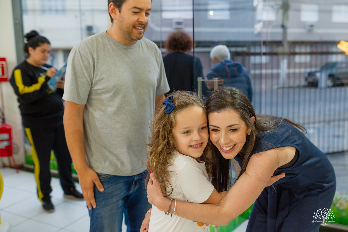 aniversário infantil - fotografia infantil - fotógrafa infantil - festa de aniversário - fotógrafa de família - história em família - infância - festa da Teté - bolo de aniversário - fotógrafo em Pelotas - Antonio Rocha Fotografias – tio Guigui – renata 