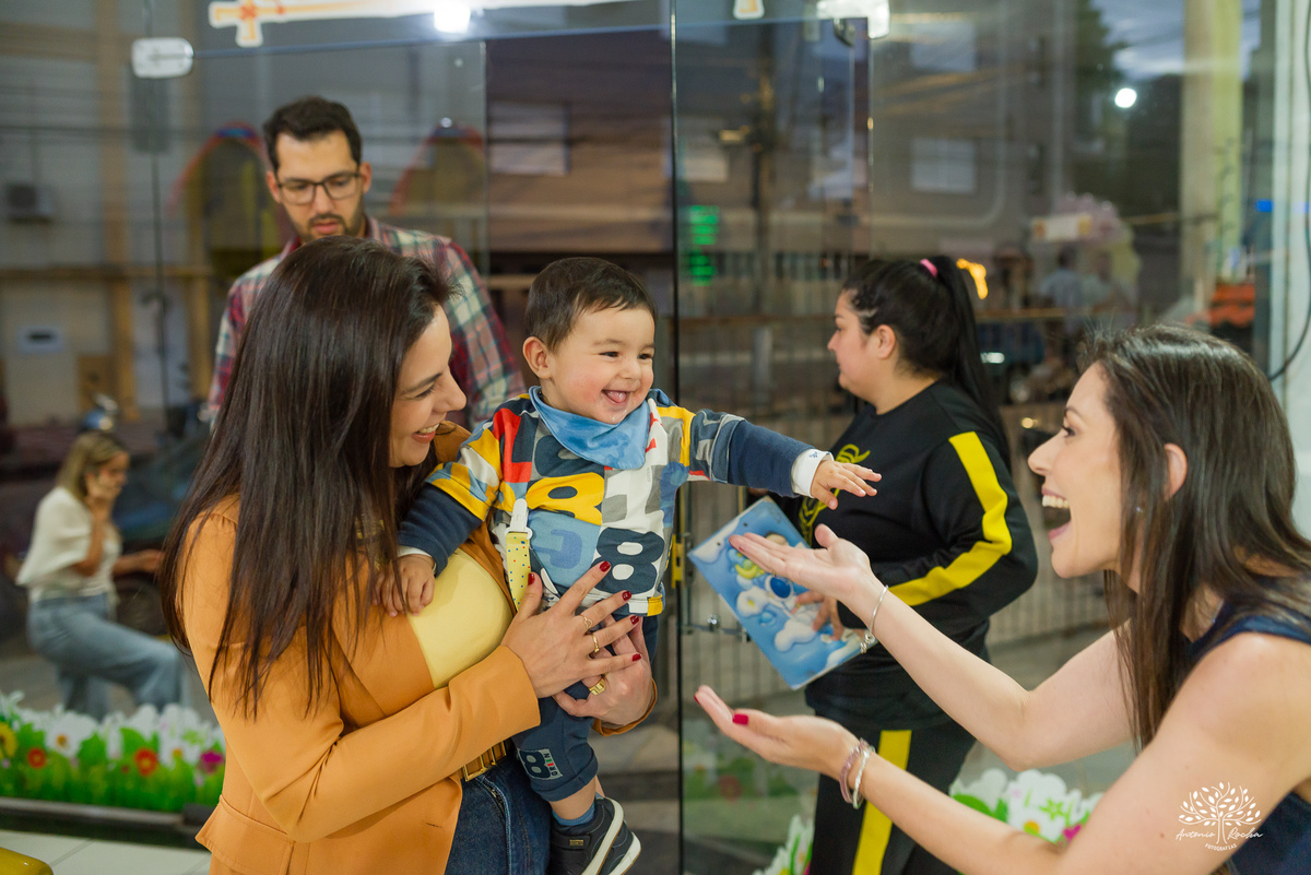 aniversário infantil - fotografia infantil - fotógrafa infantil - festa de aniversário - fotógrafa de família - história em família - infância - festa da Teté - bolo de aniversário - fotógrafo em Pelotas - Antonio Rocha Fotografias – tio Guigui – renata 