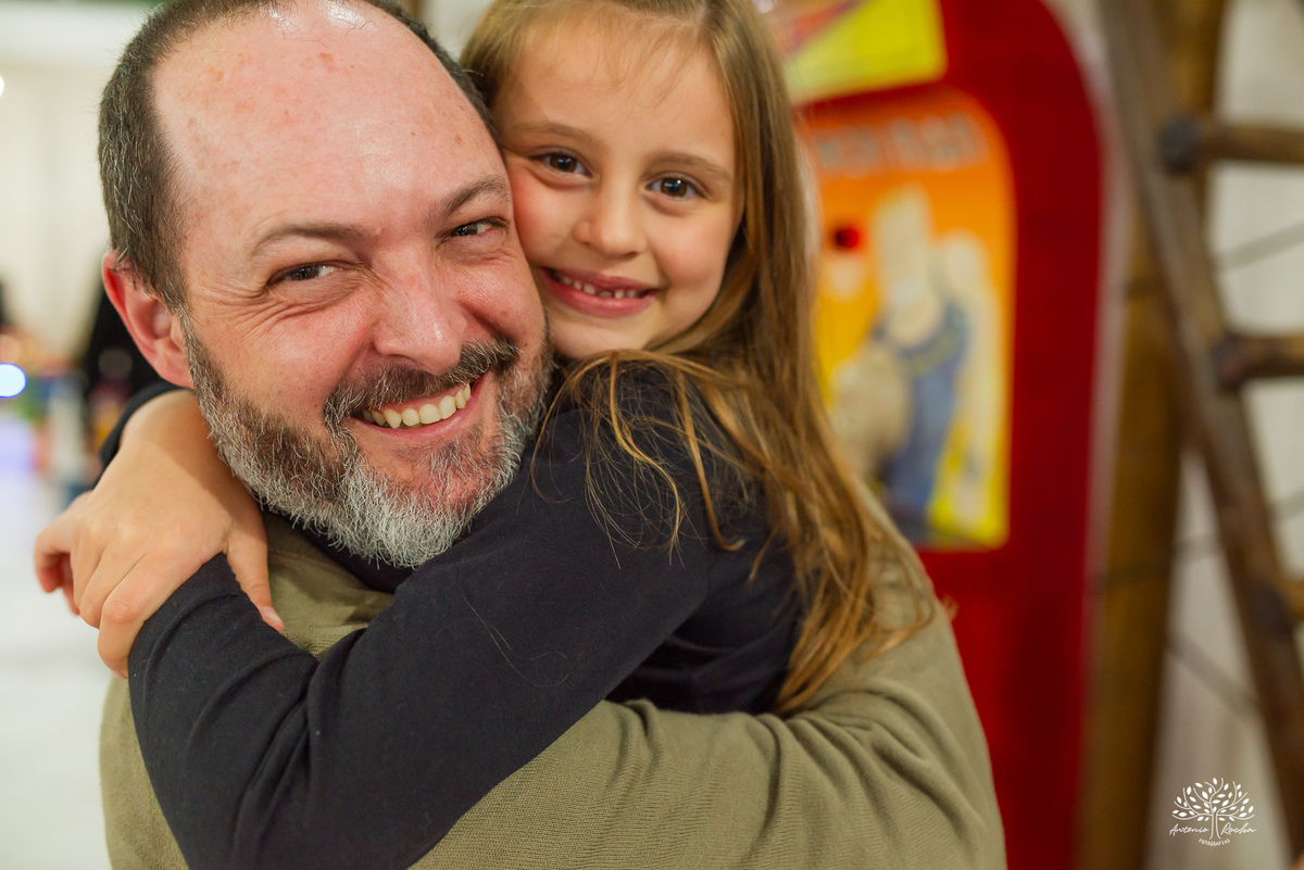 aniversário infantil - fotografia infantil - fotógrafa infantil - festa de aniversário - fotógrafa de família - história em família - infância - festa da Teté - bolo de aniversário - fotógrafo em Pelotas - Antonio Rocha Fotografias – tio Guigui – renata 