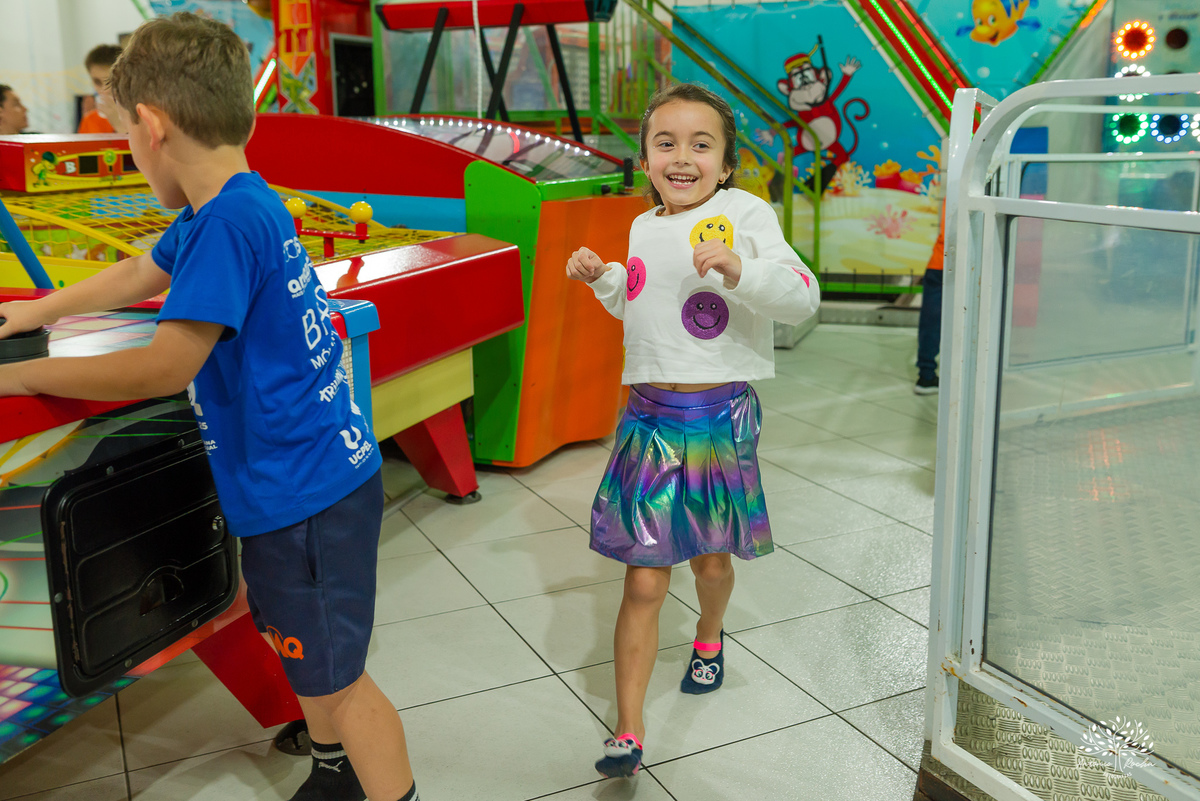 aniversário infantil - fotografia infantil - fotógrafa infantil - festa de aniversário - fotógrafa de família - história em família - infância - festa da Teté - bolo de aniversário - fotógrafo em Pelotas - Antonio Rocha Fotografias – tio Guigui – renata 