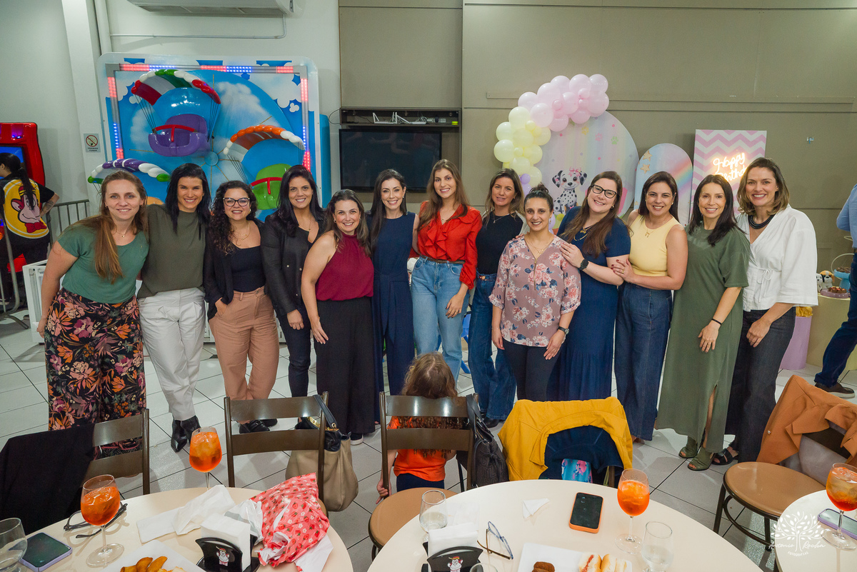 aniversário infantil - fotografia infantil - fotógrafa infantil - festa de aniversário - fotógrafa de família - história em família - infância - festa da Teté - bolo de aniversário - fotógrafo em Pelotas - Antonio Rocha Fotografias – tio Guigui – renata 