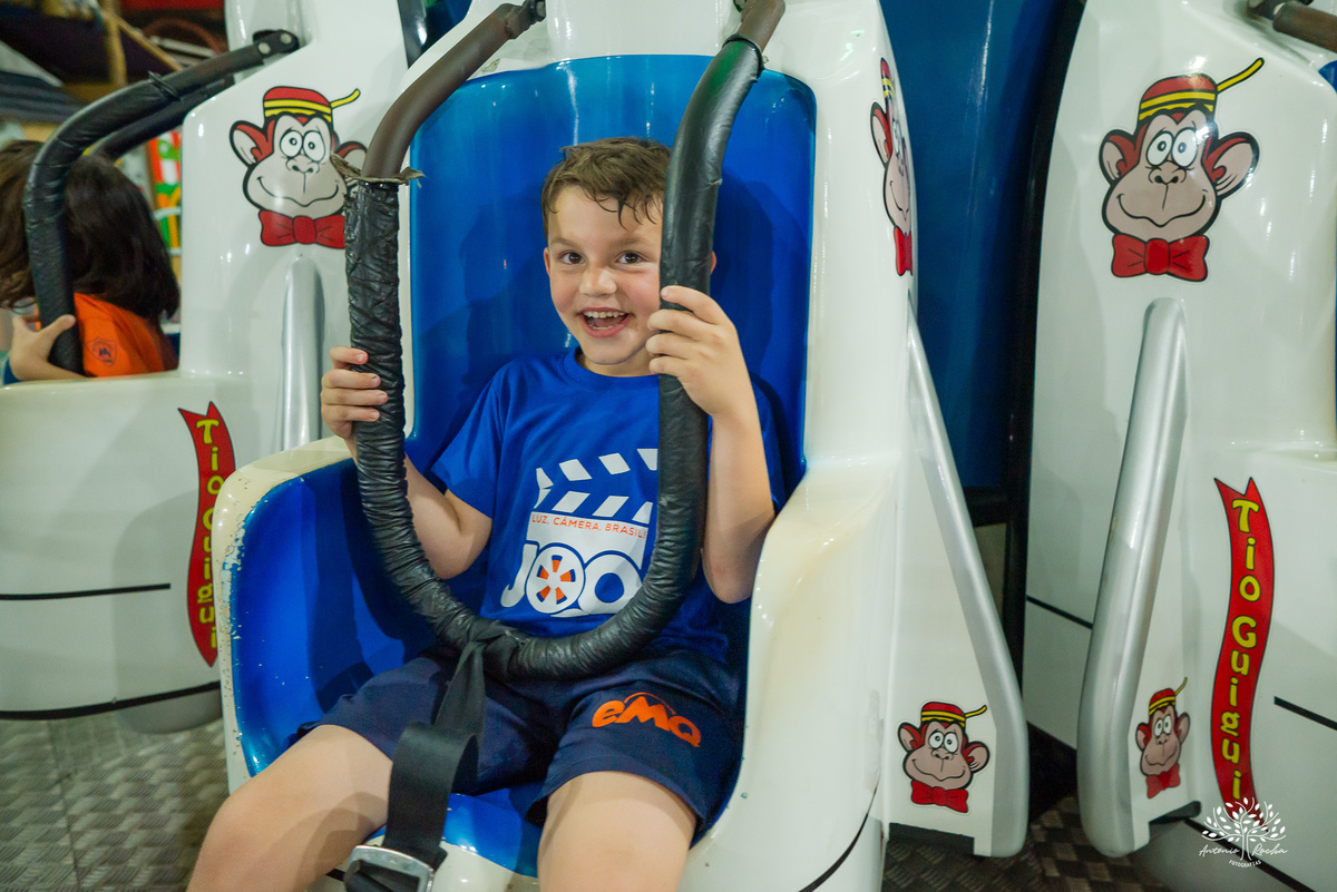 aniversário infantil - fotografia infantil - fotógrafa infantil - festa de aniversário - fotógrafa de família - história em família - infância - festa da Teté - bolo de aniversário - fotógrafo em Pelotas - Antonio Rocha Fotografias – tio Guigui – renata 